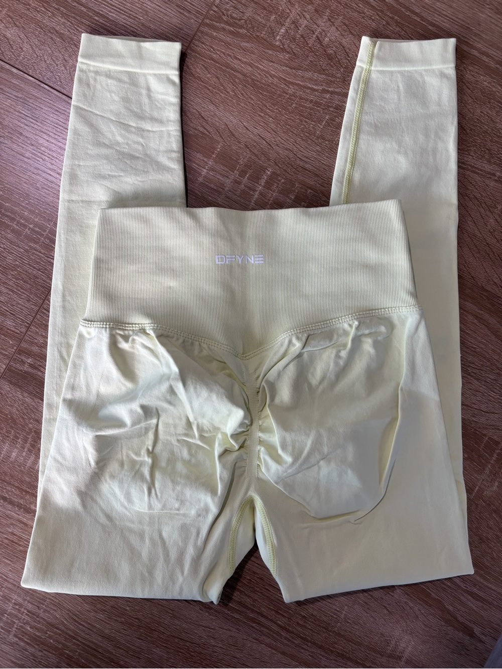 DFYNE High-Waist Scrunch Leggings in Pale Yellow